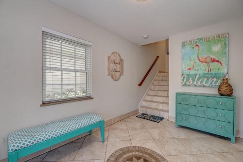 Six-Bedroom House image 4