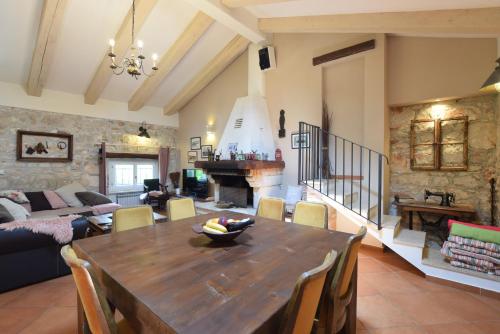 BEST PRICES VILLA NINI with refreshing private pool, barbecue,bikes and much more in Fuskulin