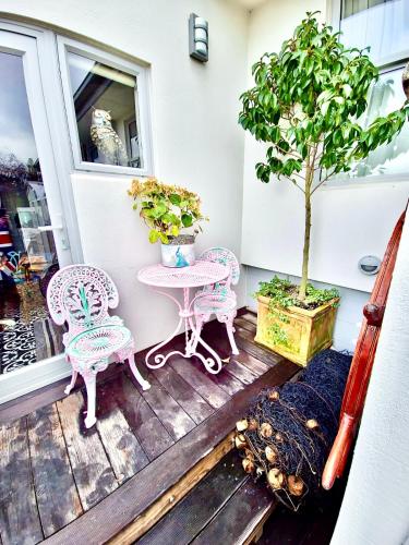 Glamping in Luxury at Little Lytelton Boatique House in Lyttelton