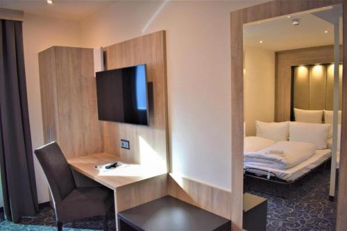 Deluxe Double Room with Extra Bed