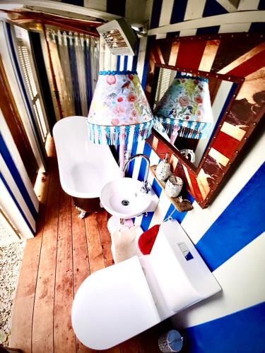 حمام, Glamping in Luxury at Little Lytelton Boatique House in Lyttelton
