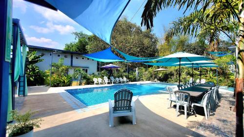 Hidden Palms Inn