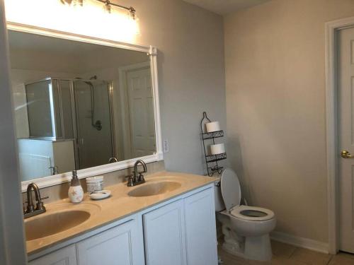 Marvelous Villa 4Beds 4 bath,pool,and lake front. in Kissimmee, USA