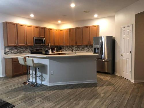 Marvelous Villa 4Beds 4 bath,pool,and lake front. in Kissimmee, USA