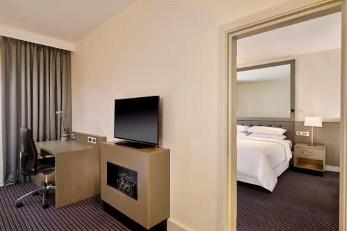 Sheraton Heathrow Hotel - image 2