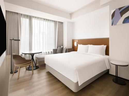 Queen Bed Room