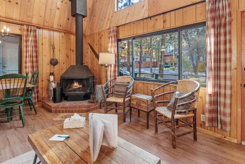 The Sugar Loft - Cozy cabin located in one of the quietest neighborhoods! Relax and recharge! in Sugarloaf, USA