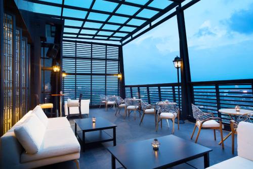Bar/lounge, Four Points by Sheraton Bandung in Dago
