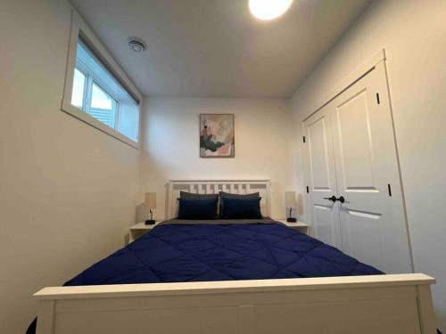 2BR Suite, Private Entry, Full Kitchen, Washer & Dryer, Free Parking, Smart TV with Netflix, High-Speed Wi-Fi, Self Check-In, Near Banff National Park, Calgary (photo 10)