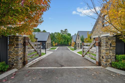 Vale 194 - Newly built in McLaren Vale - 5 holiday homes with king size beds