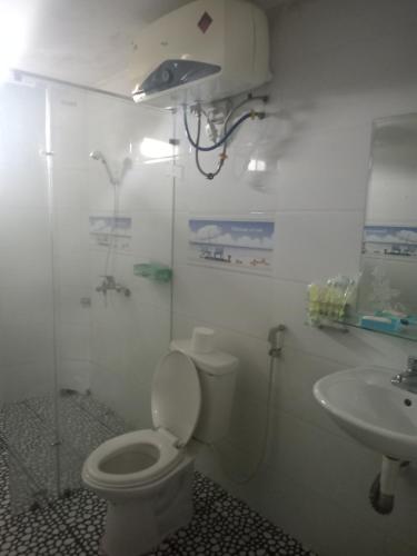 Linh Homestay and motorbikes rent - 화장실