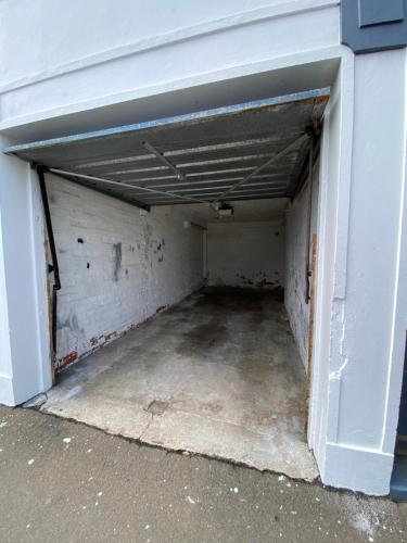 Beach house in Oriental Parade in Oriental Parade