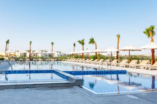 Swimming pool, Remal Hotel in Al Ruwais