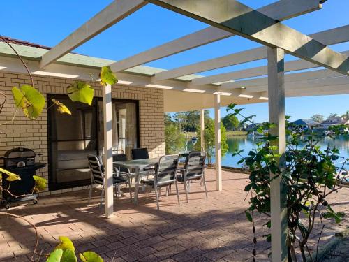 Sandy Bay - Pet Friendly Waterfront