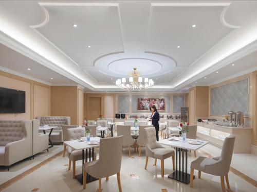 Vienna Hotel Yangzhou Gaoyou Dongfangyujing