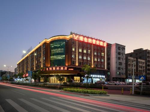 Vienna Classic Hotel Shenzhen Pingshan Bihu in Pingshan New District