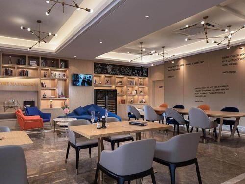 Kyriad Marvelous Hotel Huizhou South Railway Station Danshui Yi Center in Huệ Châu