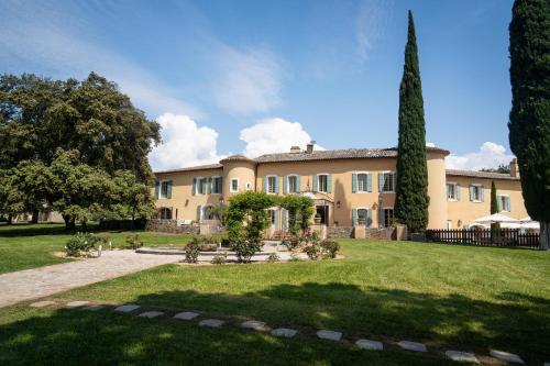 Exterior view of Chateau les Crostes