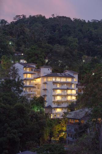 Oak Ray Serene Garden Hotel