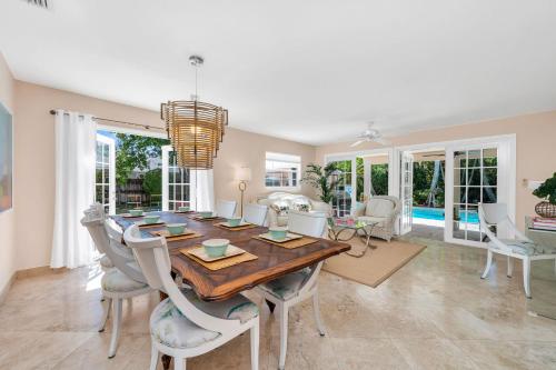 Fun Family Paradise! Lots of Activities! Sleeps 8! in West Palm Beach, USA