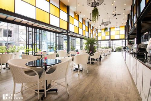 Restaurant, Blue Lagoon Hotel BY diamond in Chiang Rai