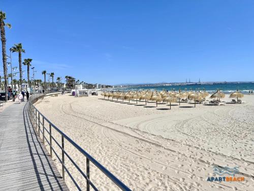 APARTBEACH EUROPEOS JUNTO PLAYA CLIMATIZADO CON GRAN TERRAZA y MUY LUMINOSO