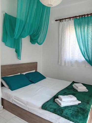 2 bedrooms, 3 beds