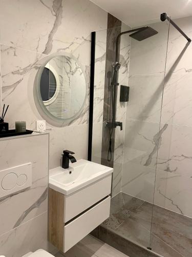 Zuhanyzó, Appartement avec jacuzzi in Sassenage