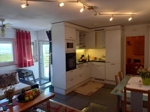кухня, D,apartman' ulica pušća 51, 51513 Omišalj (D,apartman' ulica pusca 51, 51513 Omisalj) in Омішаль