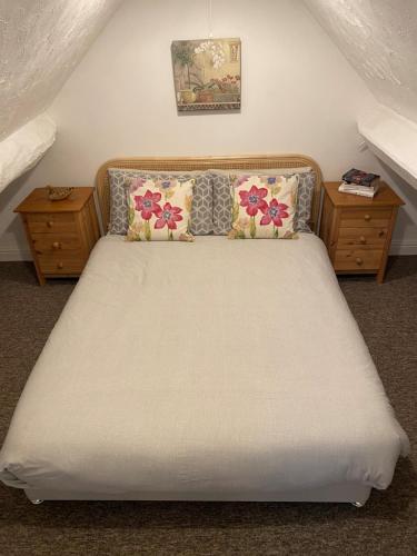 The Parlour-Farm Stay-IndoorPool-Play Areas-Parkland-Woodland-Lake-Ponds-min 2 nights