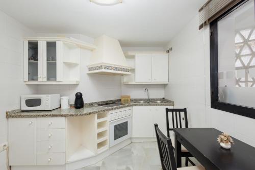 Penthouse in Puerto Banus with sea and marina views, Marbella (foto 4)
