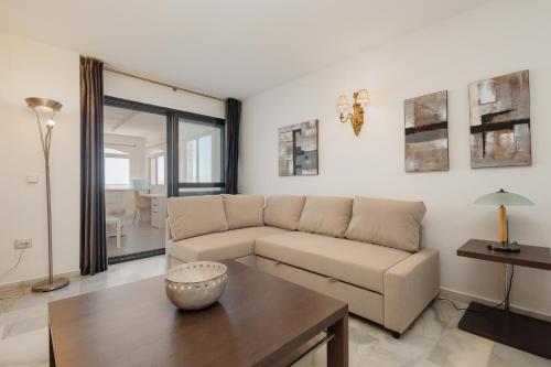 Penthouse in Puerto Banus with sea and marina views, Marbella (foto 9)