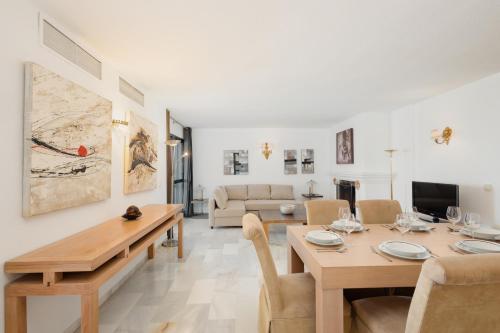 Penthouse in Puerto Banus with sea and marina views, Marbella (foto 10)