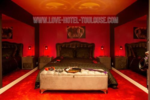 SUITE MIROIRS Love Hotel Toulouse, Tolosa