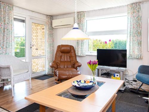 Three-Bedroom Holiday home in Allingåbro 1 - image 10
