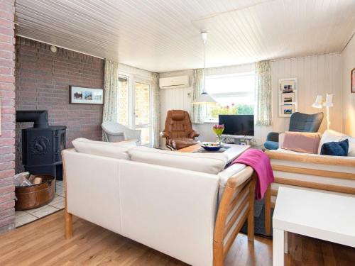 Three-Bedroom Holiday home in Allingåbro 1 - image 8