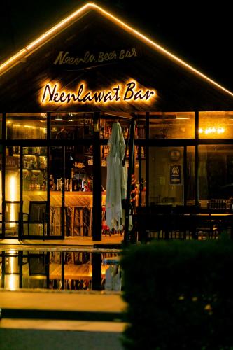 Neenlawat Riverside in Phunphin