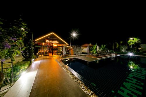 Bar/lounge, Neenlawat Riverside in Phunphin