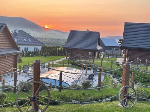 Domki Zagroda Domek z bala z basenem & sauna & balia z hydromasażem
