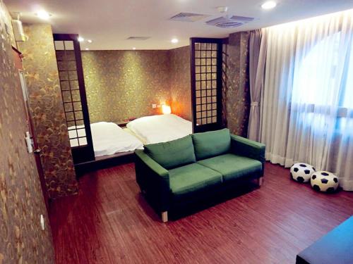 room detail thumbnail 0