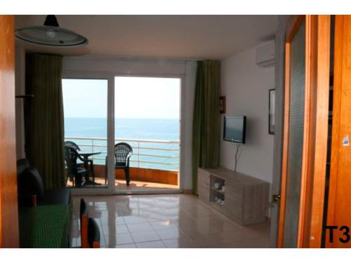 One-Bedroom Apartment with Sea View with Terrace image 3