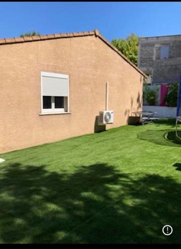 Villa avec grand jardin barbecue et piscine hors sol + studio independant in Les Olives