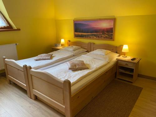 3 twin beds