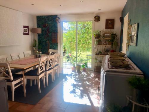 Iekārtas, la villa provençale (la villa provencale) in La Motte-Chalancon