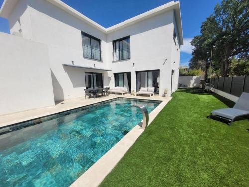 Villa Aigue Marine - Piscine chauffée gîte à louer location studio centre MONACO Beausoleil 130 m à pied du centre de Monaco