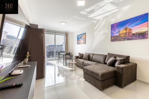 A sunny 2BR Pent with comfy, fully equipped living by 360 Estates