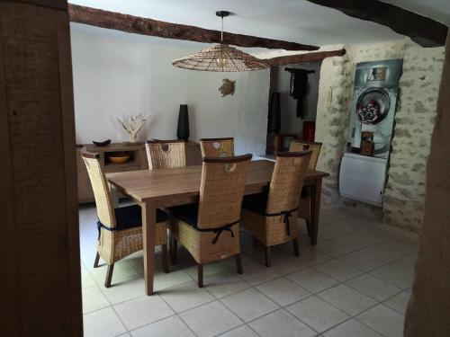 Banketu zāle, Gîte La Magnanerie (Gite La Magnanerie) in Reilhanette