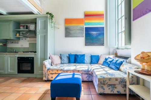  Colors House On The Beach by Pleiades Home in Calambrone