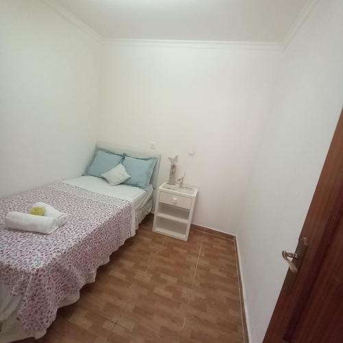  Clavelina Economy Room in Alicante