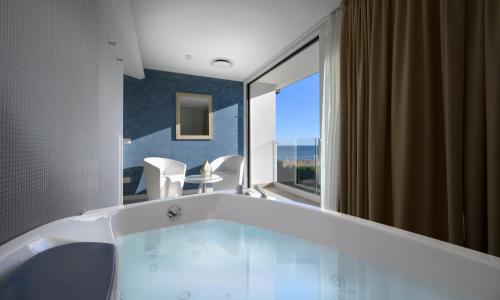 Grand Hotel Playa - image 11